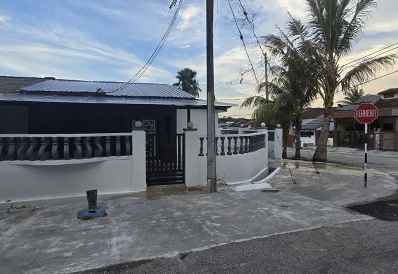 Corner Lot @ Jalan Ronggeng 27, Taman Nesa, Skudai