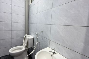 Taman Pulai Utama Shoplot Apartment, Johor 