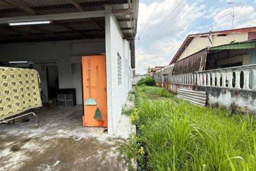 Unblock View @ Jalan Nilam, Taman Kasih, Ulu Tiram