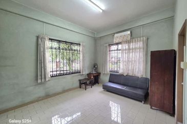 Jalan Nilam, Taman Dato Yahya Shahban, Ulu Tiram