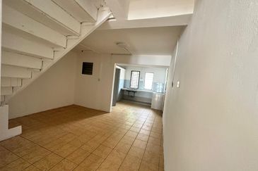 End Lot @ Jalan Bayan, Taman Megah Ria