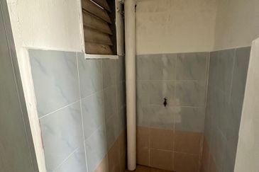 End Lot @ Jalan Bayan, Taman Megah Ria