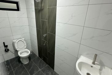 Fully Renovated @ Jalan Rotan Sega, Plentong, Masai