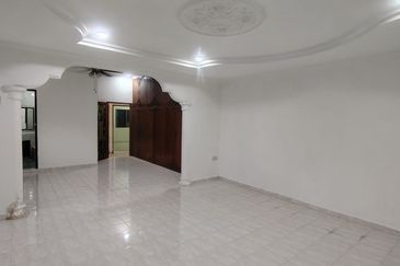 Bungalow for sale @ Kampung Melayu, Kluang