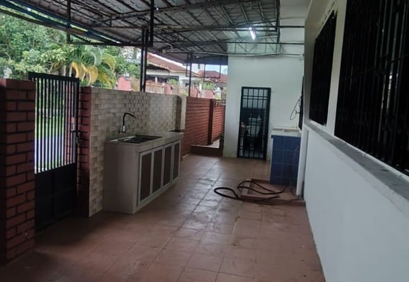 Bungalow for sale @ Kampung Melayu, Kluang