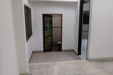 Bungalow for sale @ Kampung Melayu, Kluang