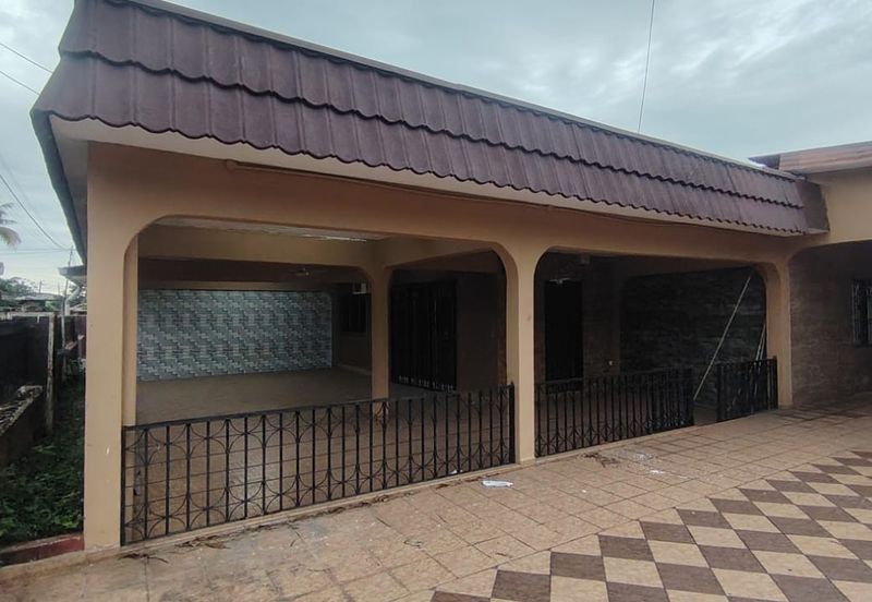 Bungalow for sale @ Kampung Melayu, Kluang