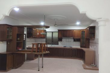 Bungalow for sale @ Kampung Melayu, Kluang
