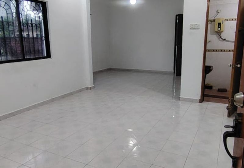 Bungalow for sale @ Kampung Melayu, Kluang