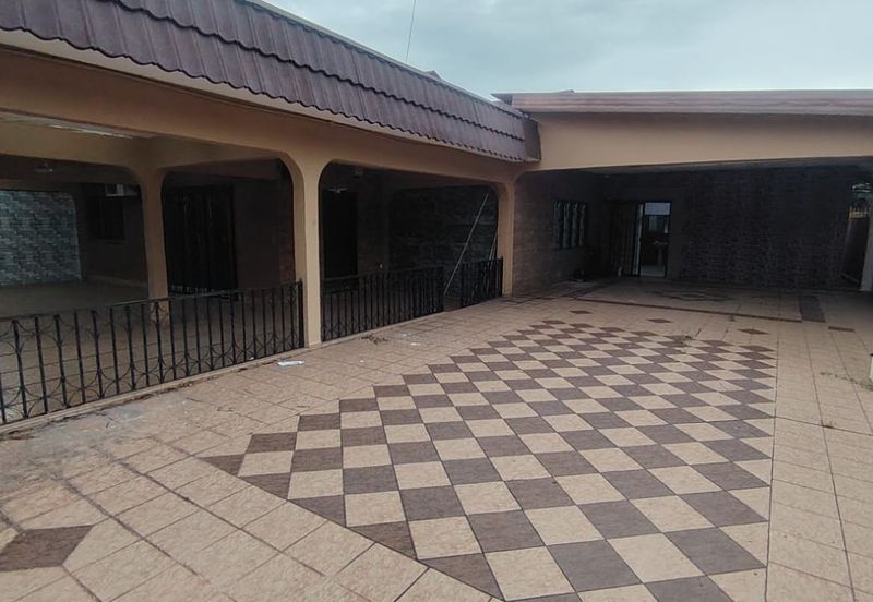 Bungalow for sale @ Kampung Melayu, Kluang