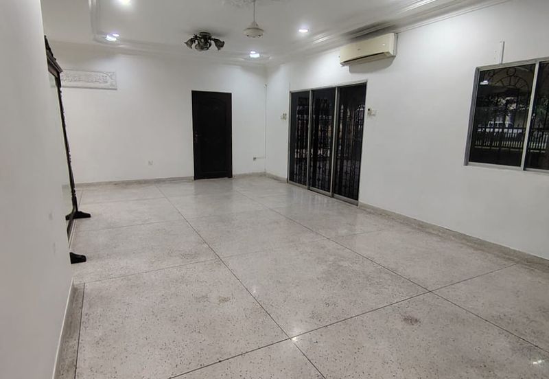 Bungalow for sale @ Kampung Melayu, Kluang