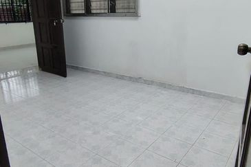 Bungalow for sale @ Kampung Melayu, Kluang