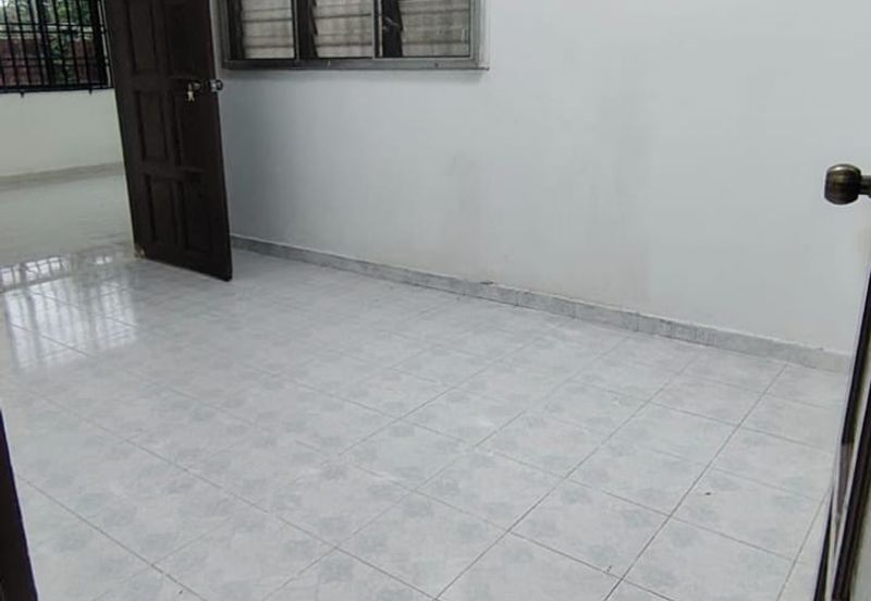 Bungalow for sale @ Kampung Melayu, Kluang