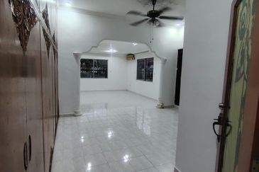 Bungalow for sale @ Kampung Melayu, Kluang