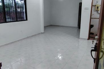 Bungalow for sale @ Kampung Melayu, Kluang