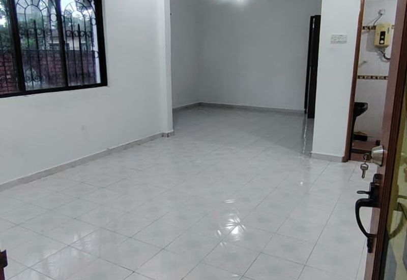 Bungalow for sale @ Kampung Melayu, Kluang