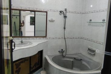 Bungalow for sale @ Kampung Melayu, Kluang