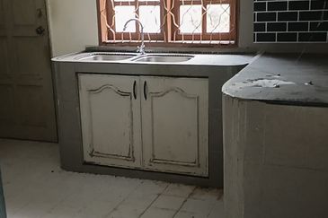 Corner Lot @ Jalan Anggerik 5, Kempas