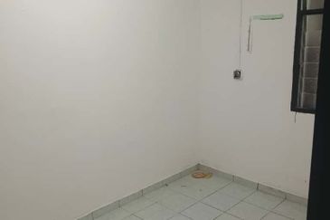 Jalan Rekamas 3/xx, Taman Rekamas 3, Simpang Renggam