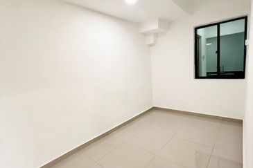 Corner Lot @ Jalan Berlian, Taman Renggam Jaya, Simpang Renggam