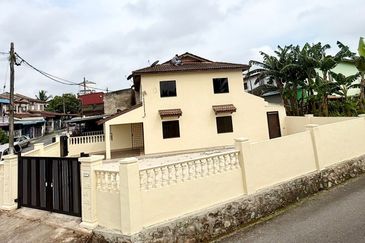 Corner Lot @ Jalan Berlian, Taman Renggam Jaya, Simpang Renggam