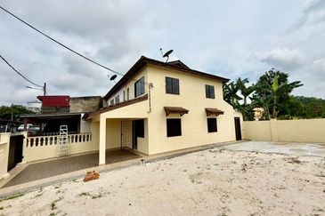 Corner Lot @ Jalan Berlian, Taman Renggam Jaya, Simpang Renggam