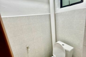 Corner Lot @ Jalan Berlian, Taman Renggam Jaya, Simpang Renggam