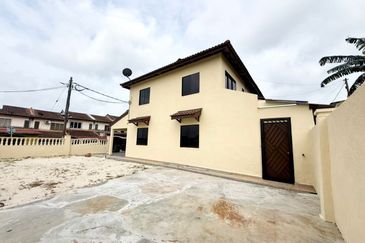 Corner Lot @ Jalan Berlian, Taman Renggam Jaya, Simpang Renggam