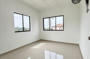 Corner Lot @ Jalan Berlian, Taman Renggam Jaya, Simpang Renggam