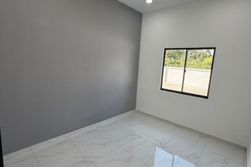 Corner Lot @ Jalan Bunga Kekwa, Taman Masai