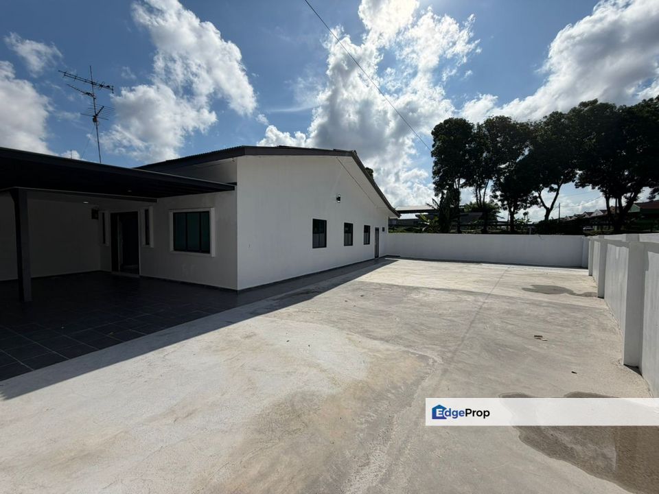 Corner Lot @ Jalan Bunga Kekwa, Taman Masai, Johor, Masai