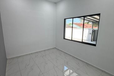 Corner Lot @ Jalan Bunga Kekwa, Taman Masai