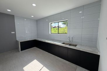 Corner Lot @ Jalan Bunga Kekwa, Taman Masai