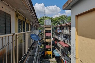 Corner Lot, Level 5 @ Flat Taman Cempaka, Tampoi 