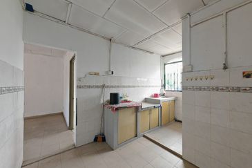 Corner Lot, Level 5 @ Flat Taman Cempaka, Tampoi 