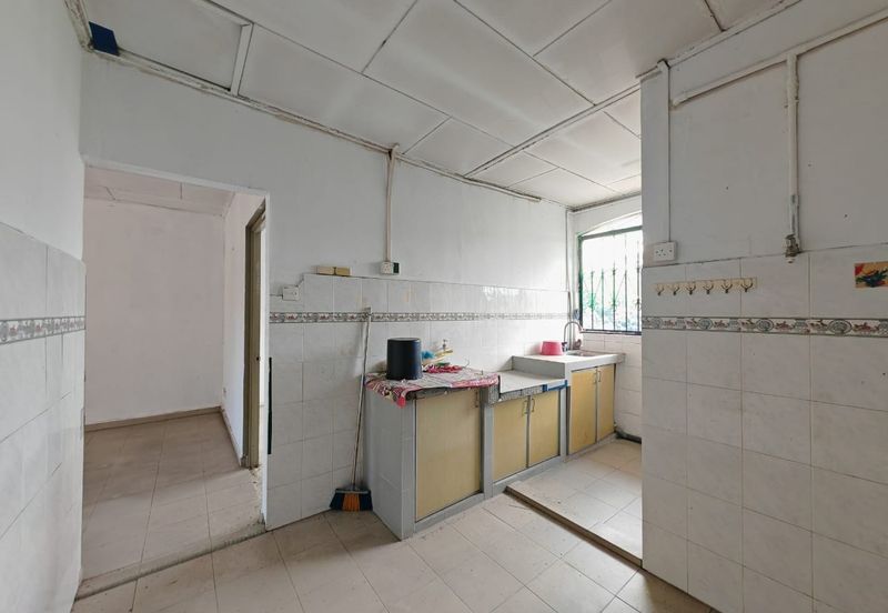 Corner Lot, Level 5 @ Flat Taman Cempaka, Tampoi 