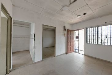 Corner Lot, Level 5 @ Flat Taman Cempaka, Tampoi 