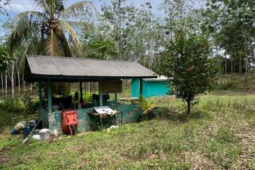 Taman Desa Makmur, Kota Tinggi (Near Kota Tinggi Waterfall)