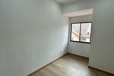 Jalan Banang, Taman Bukit Tiram