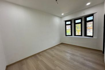 Jalan Banang, Taman Bukit Tiram