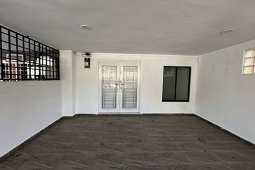 Jalan Banang, Taman Bukit Tiram