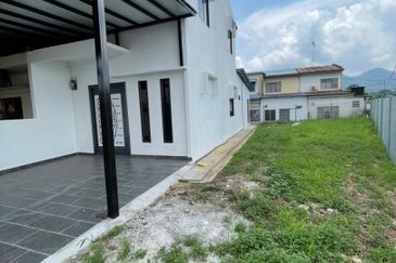 Corner Lot @ Taman Bertuah Satu, Kluang