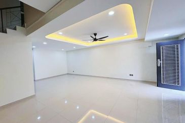 Fully Renovated @ Jalan Permas 6/x, Permas Jaya