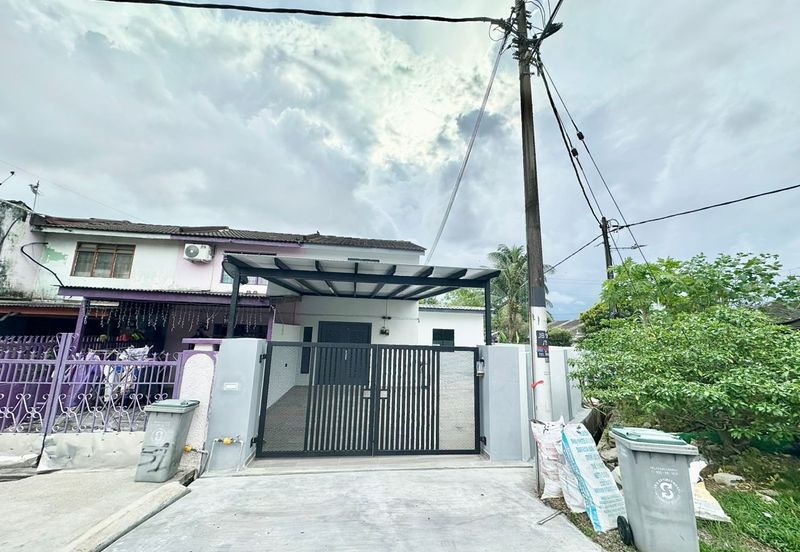 Corner Lot @ Jalan bayan 18, Taman Megah Ria, Masai