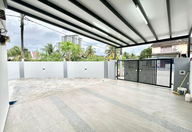 Corner Lot @ Jalan bayan 18, Taman Megah Ria, Masai