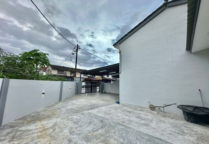 Corner Lot @ Jalan bayan 18, Taman Megah Ria, Masai