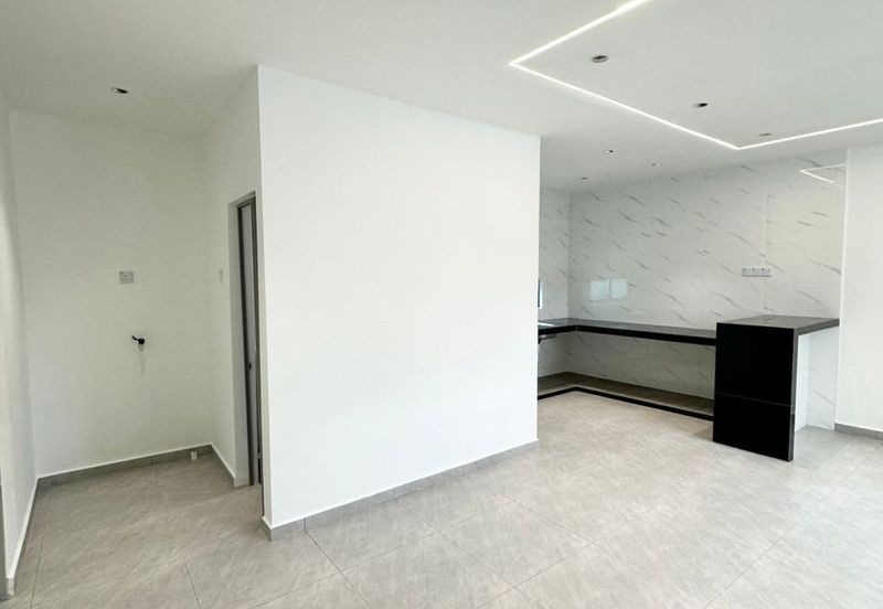 Corner Lot @ Jalan bayan 18, Taman Megah Ria, Masai