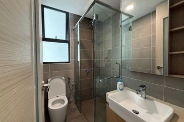 The M @ Medini Macrolink