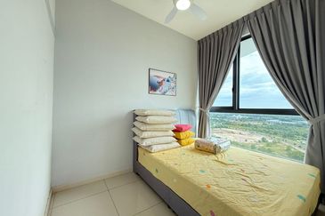 The M @ Medini Macrolink