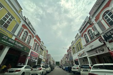 Jalan Austin Heights